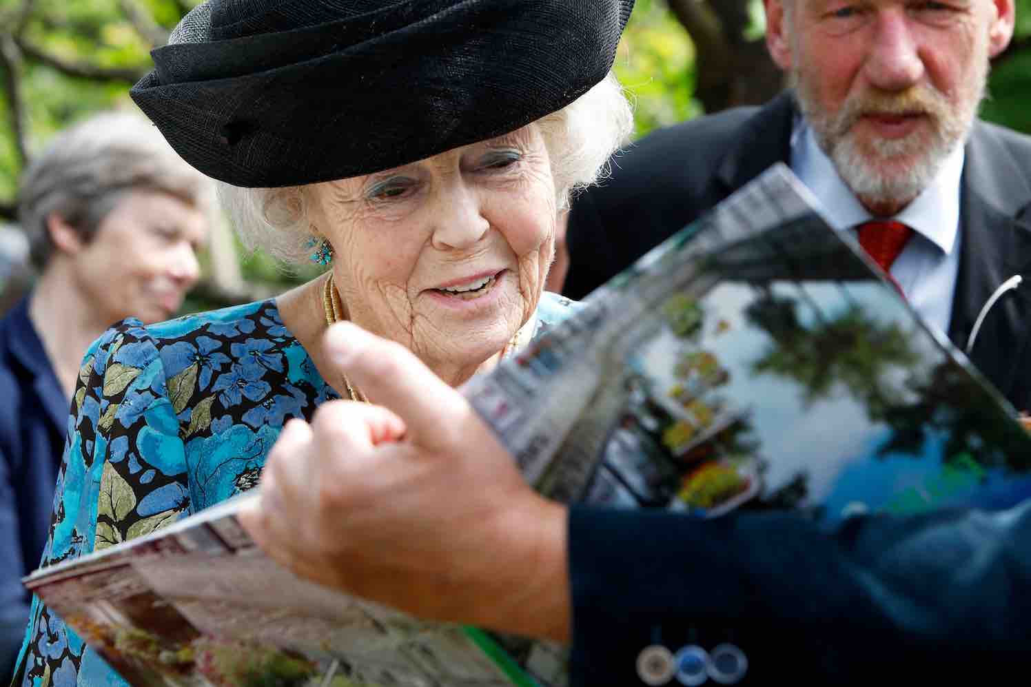 Prinses Beatrix op jubileum vereniging Groei & Bloei