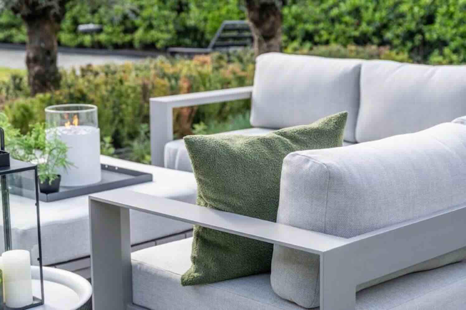 Buitenleven in stijl: de opmars van de loungeset in de tuin