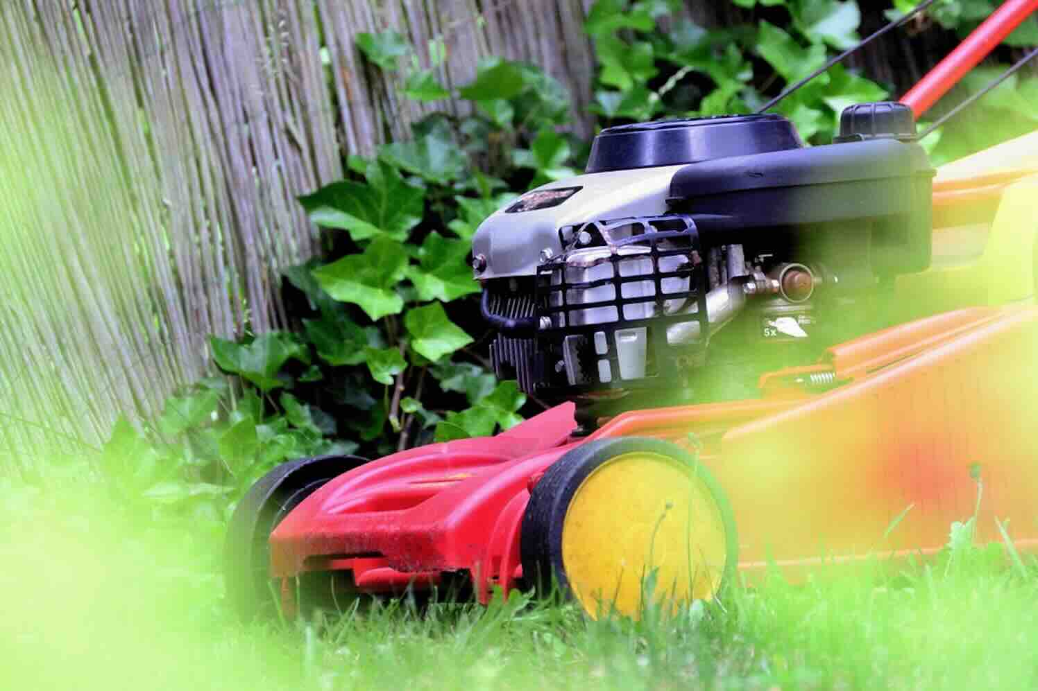 lawn-mower-robotmaaier Veilig en efficiënt werken: het belang van duidelijke identificatie