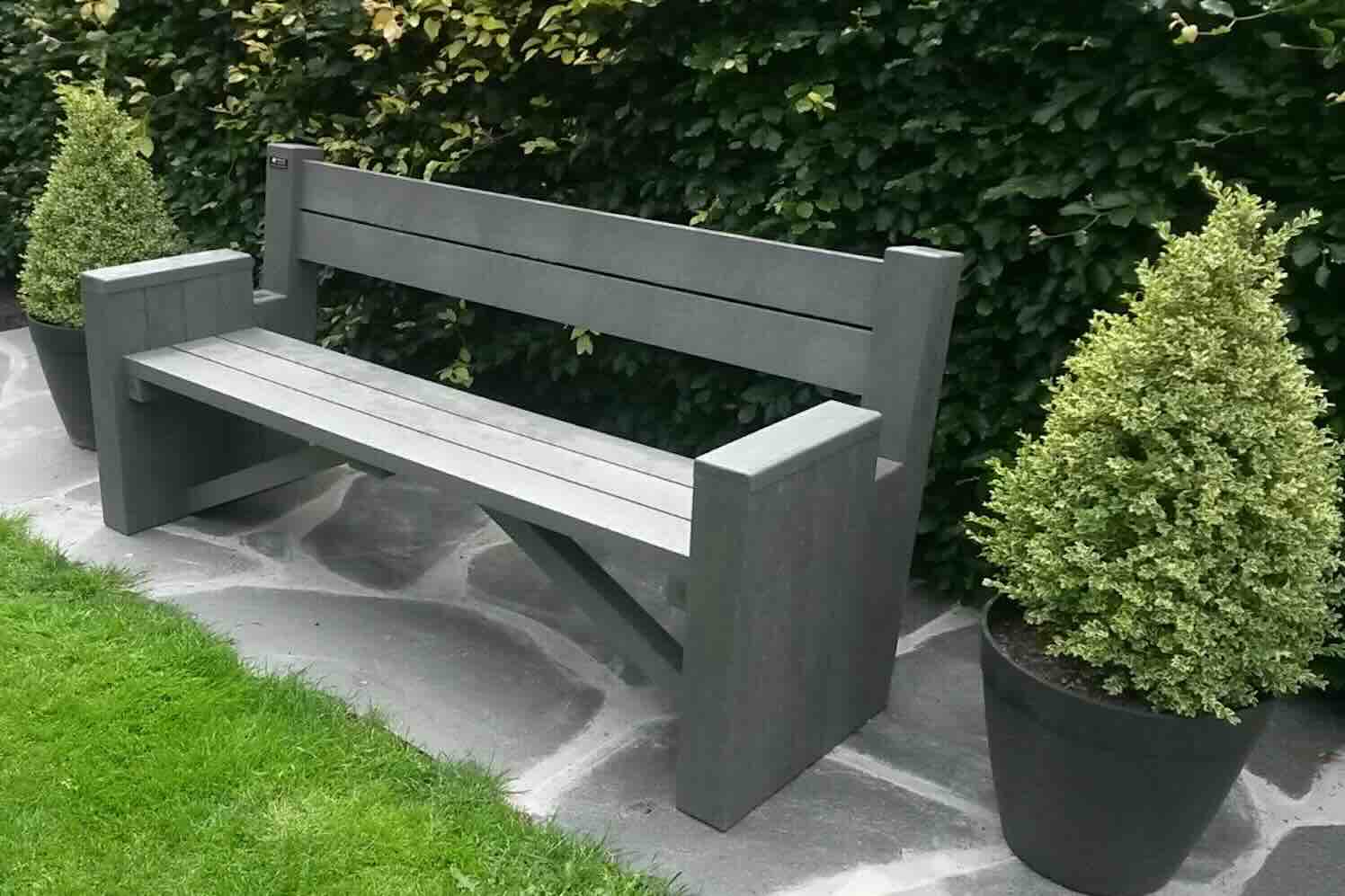 Circulaire materialen in de tuin: een duurzaam alternatief voor hout