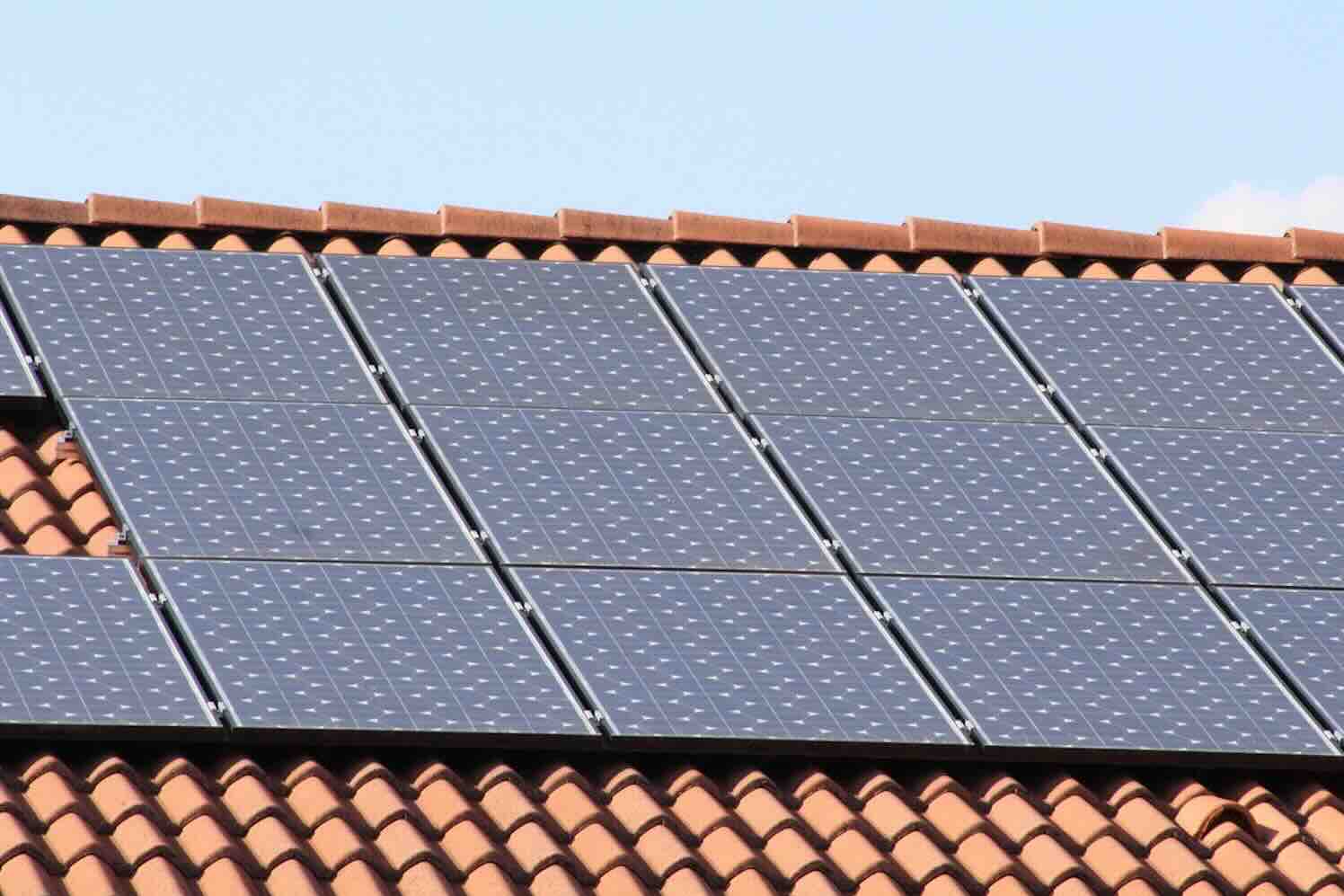 Slimme aansturing en dynamische energie voor plug-in batterijen