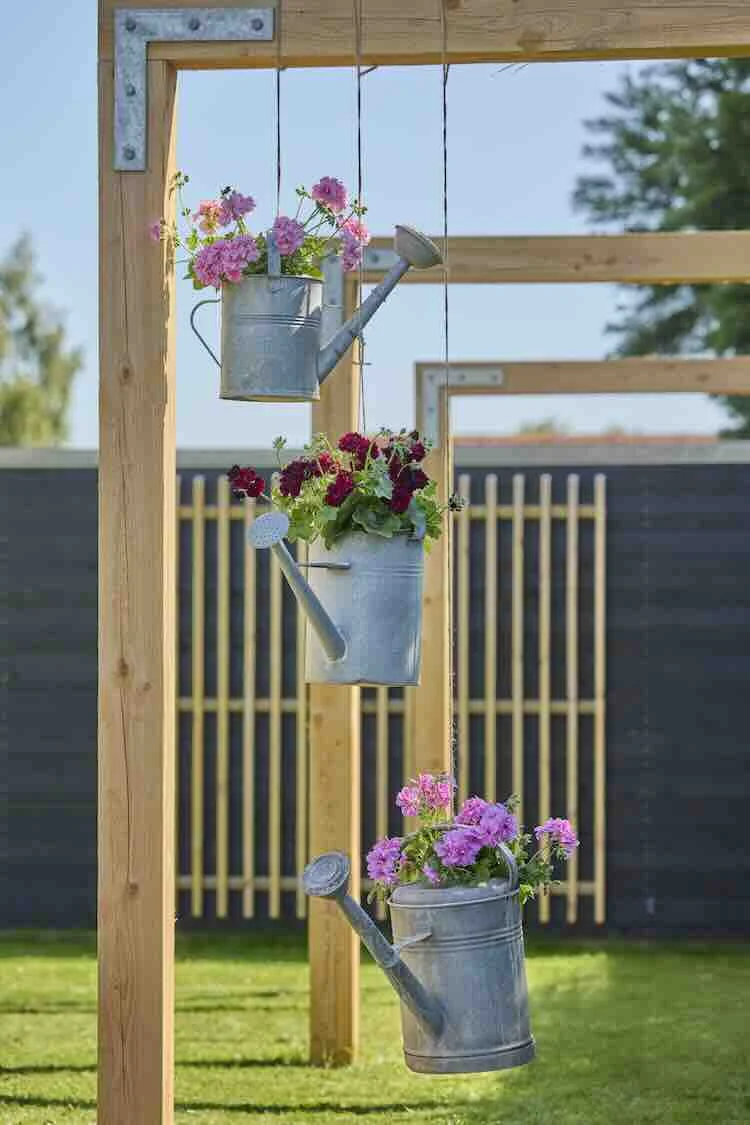 zomerbloeiers in gieters