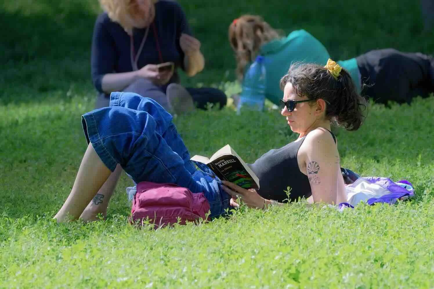 surprising_media-woman-stadspark